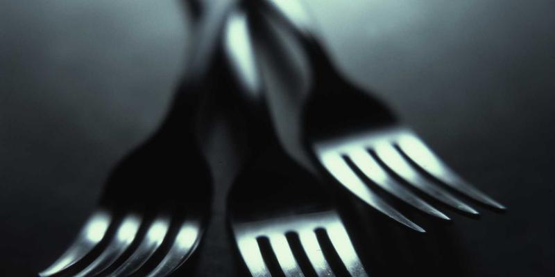 INIMEI护肤技巧：颈纹与手部老化护理，揭秘常被忽略的细节抗衰方案